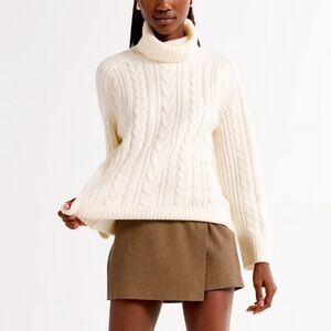 Abercrombie & Fitch cable knit turtleneck sweater in cream Size XS NWT